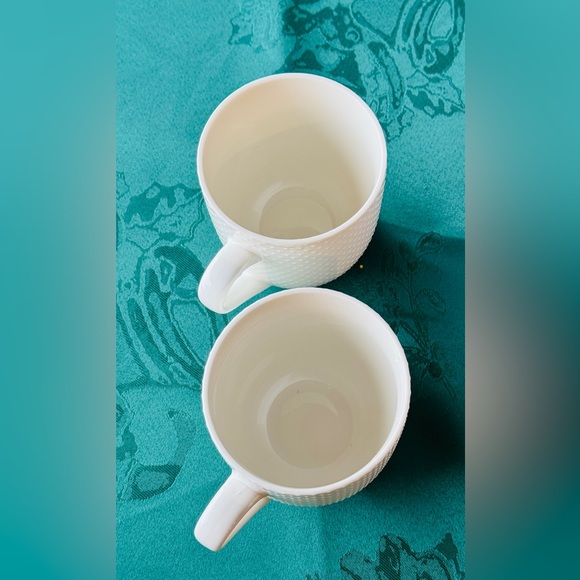White Mugs Bone China Set of 2 NWOT Mugs Drinkware bar Modern Kitchen Whimsical - Picture 6 of 11